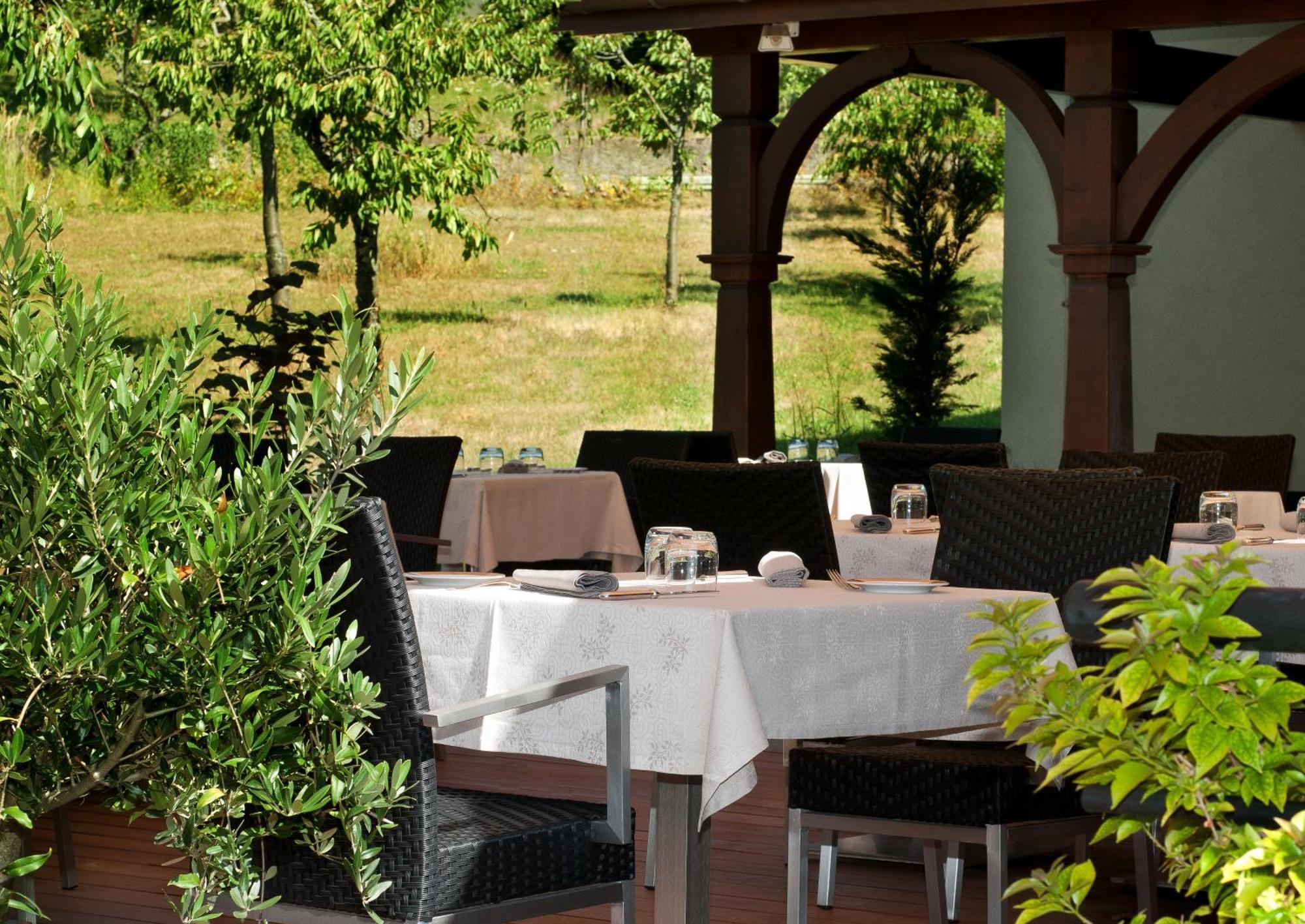 Logis Hotel Le Parc & Spa Saint-Hippolyte  Exteriér fotografie